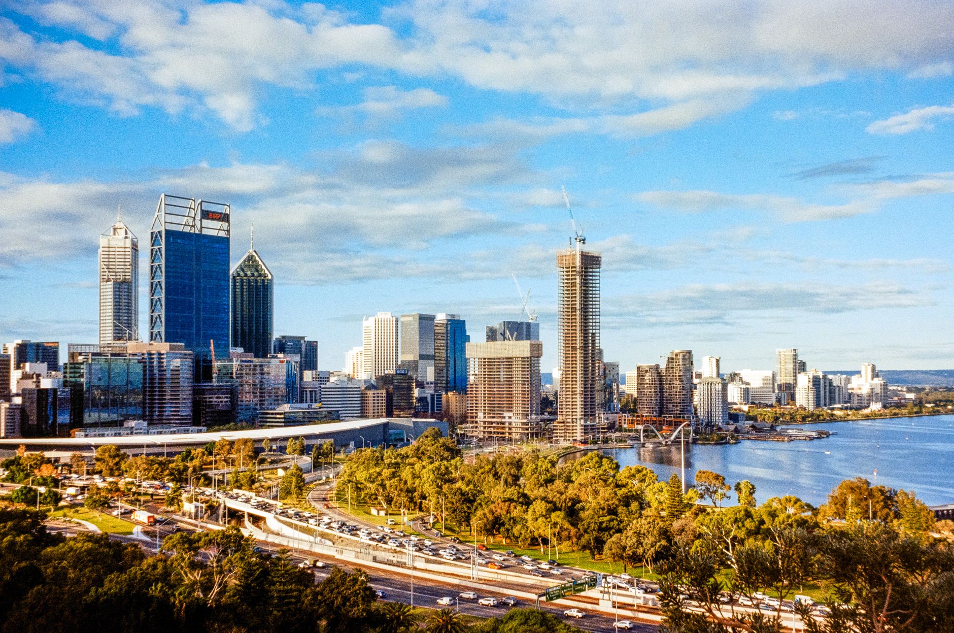 Guía UWA 2026: Requisitos, Programas Top y Costos para Estudiar en Perth