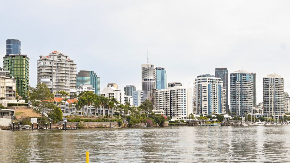Presupuesto Mensual Estudiante Brisbane: Costos Reales para 2026 y Guía para Hispanohablantes