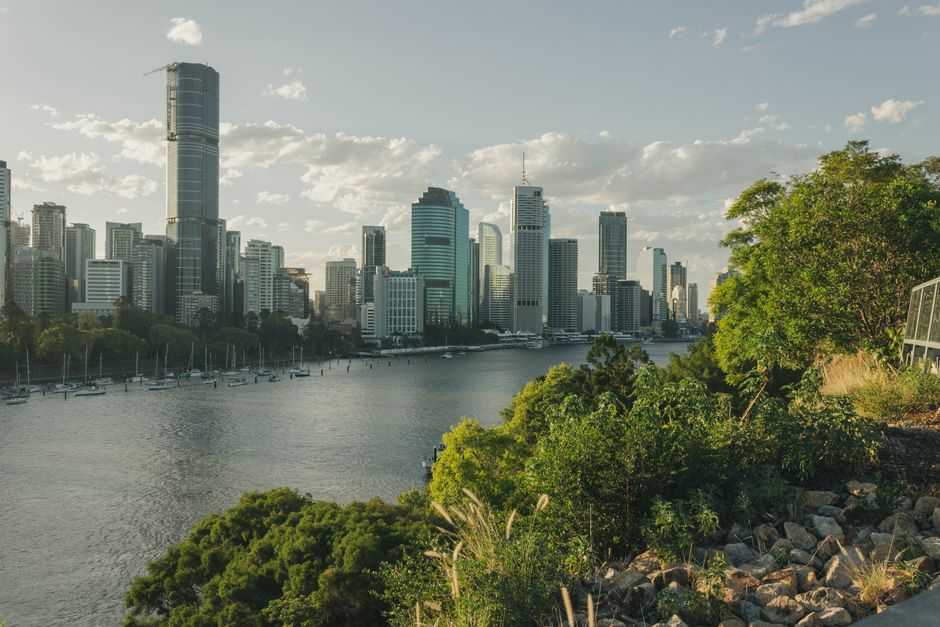 Brisbane vs Sídney 2026: Costo de Vida y Estudio Universitario para Hispanoamericanos