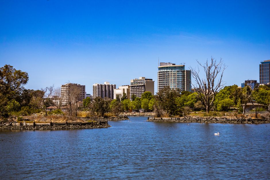 Adelaide có phải thành phố yên tĩnh? Phân tích dữ liệu cho du học sinh 2026